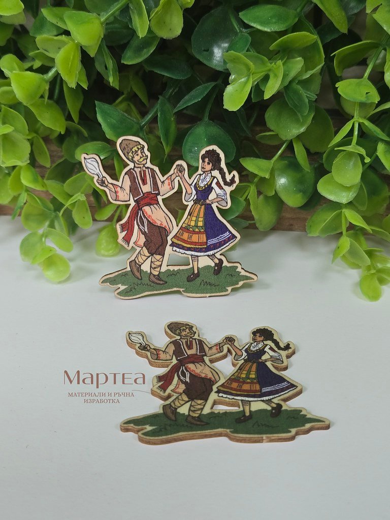 елемент от дърво под формата на танцуваща двойка