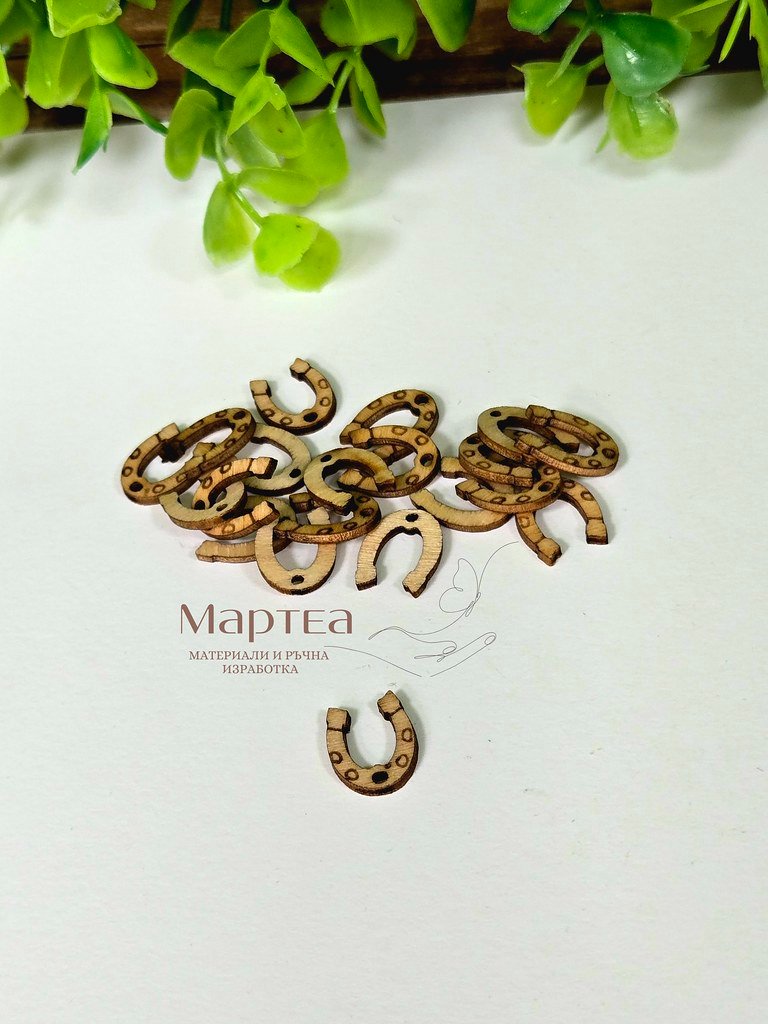 дървен елемент под формата на подкова