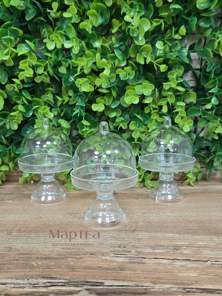 Мини поднос на столче, изработен от акрил