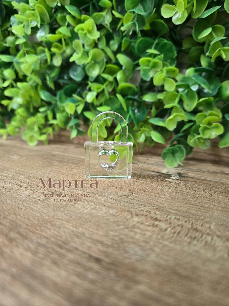 Акрилен декоративен елемент във форма на катинар