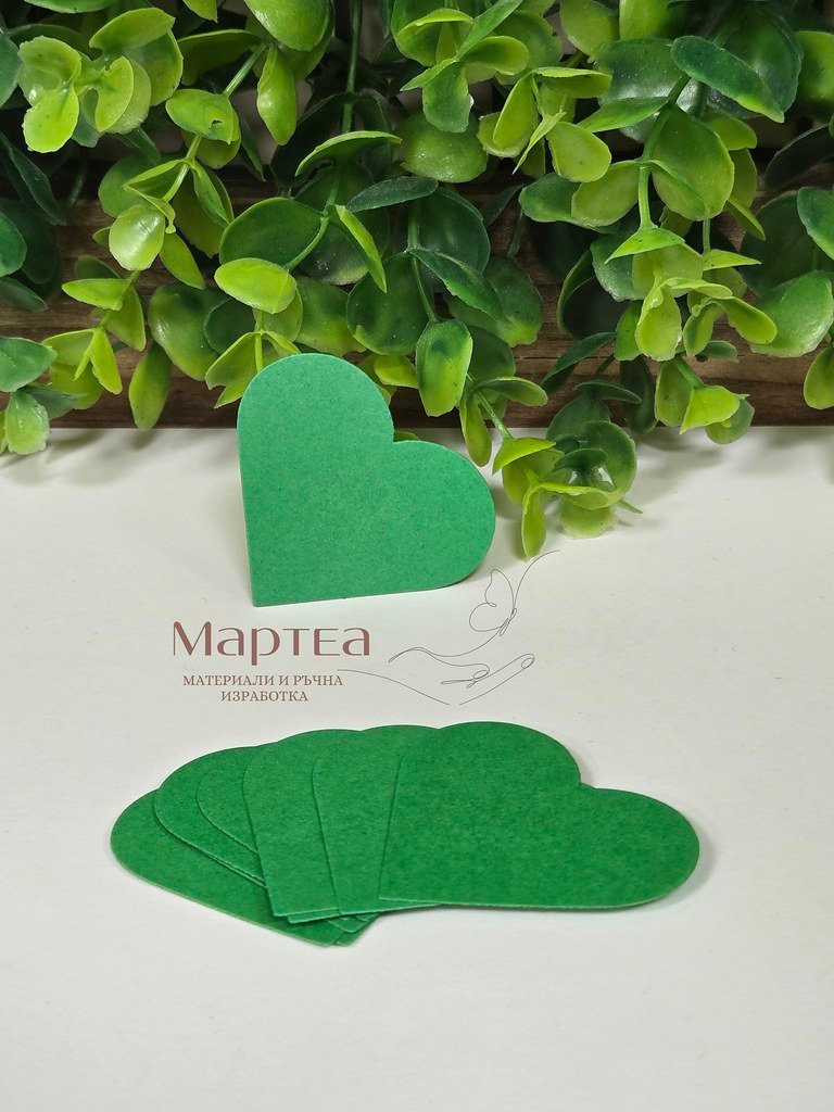 Декоративен картонен елемент във форма на сърце
