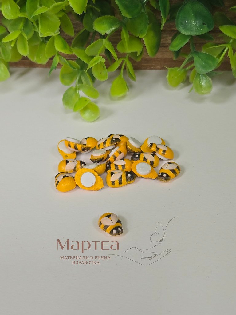 дървен елемент под формата на пчела с лепка