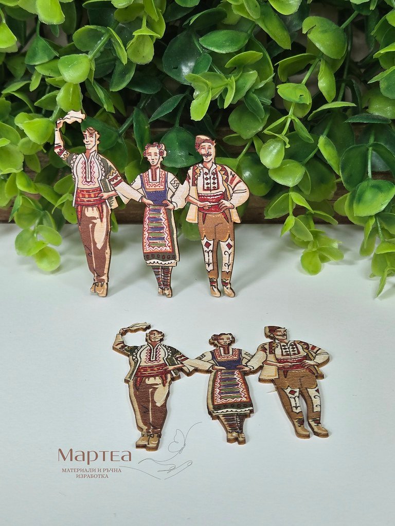 дървен елемент под формата на танцьори
