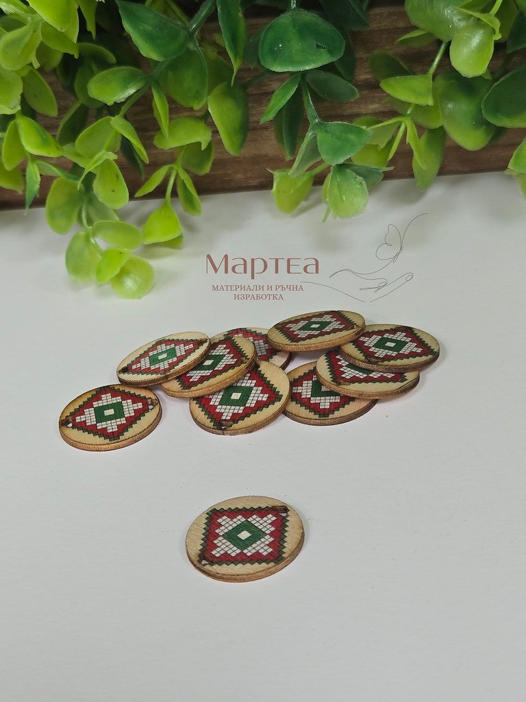 Лазерно рязан дървен елемент - плочка с традиционна българска шевица