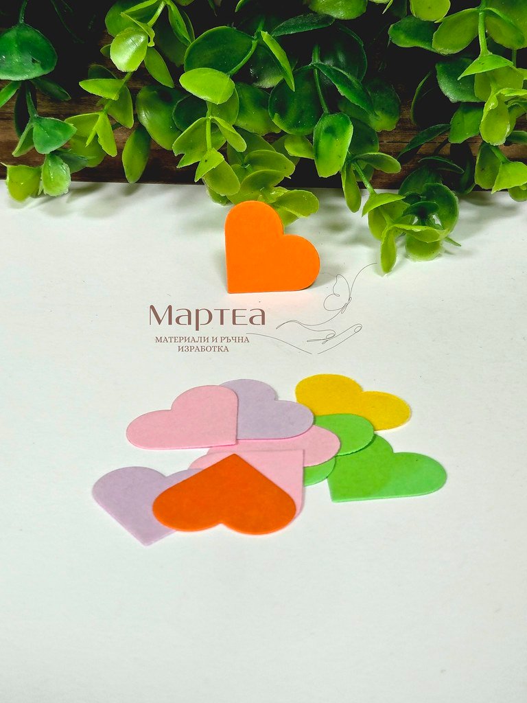 Декоративен картонен елемент във форма на сърце