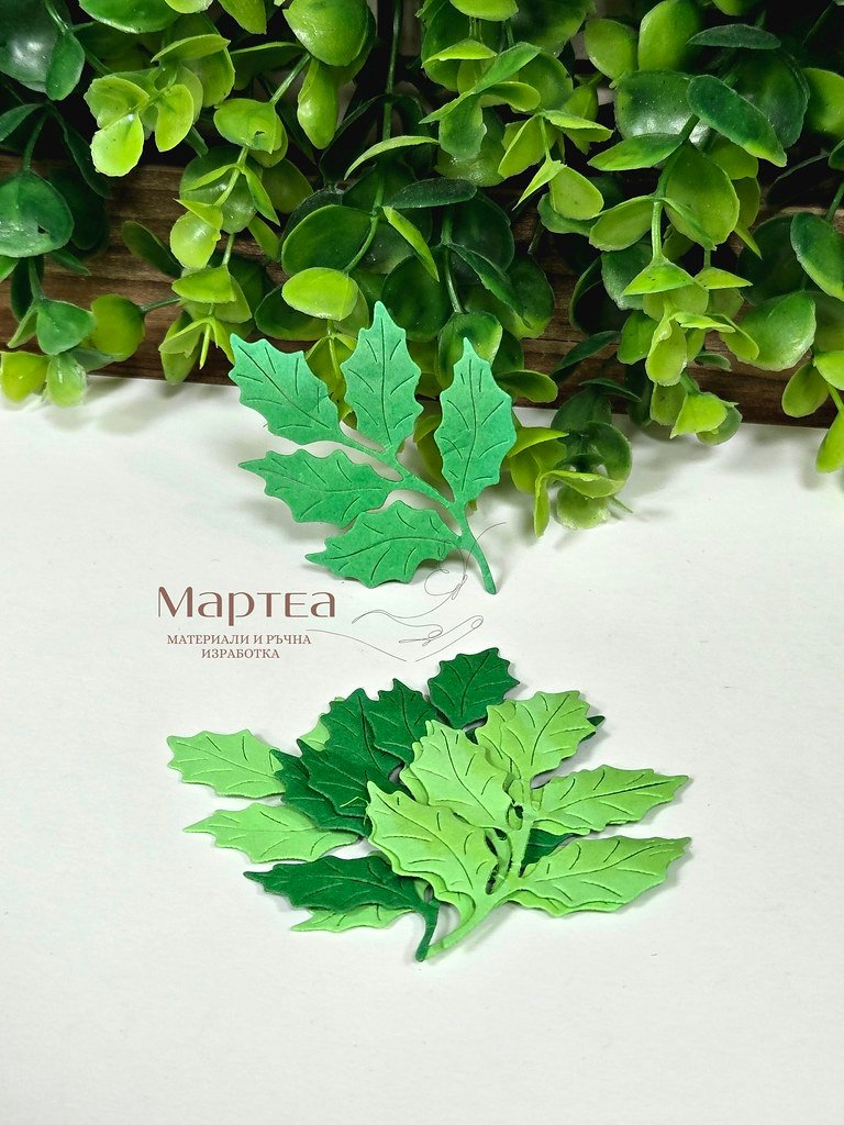 Декоративен картонен елемент във форма на листенца