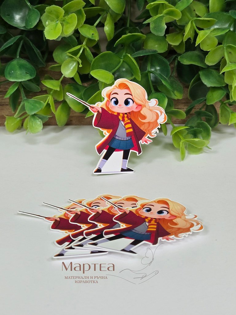 Декоративен картонен елемент във форма на Луна Лъвгуд 