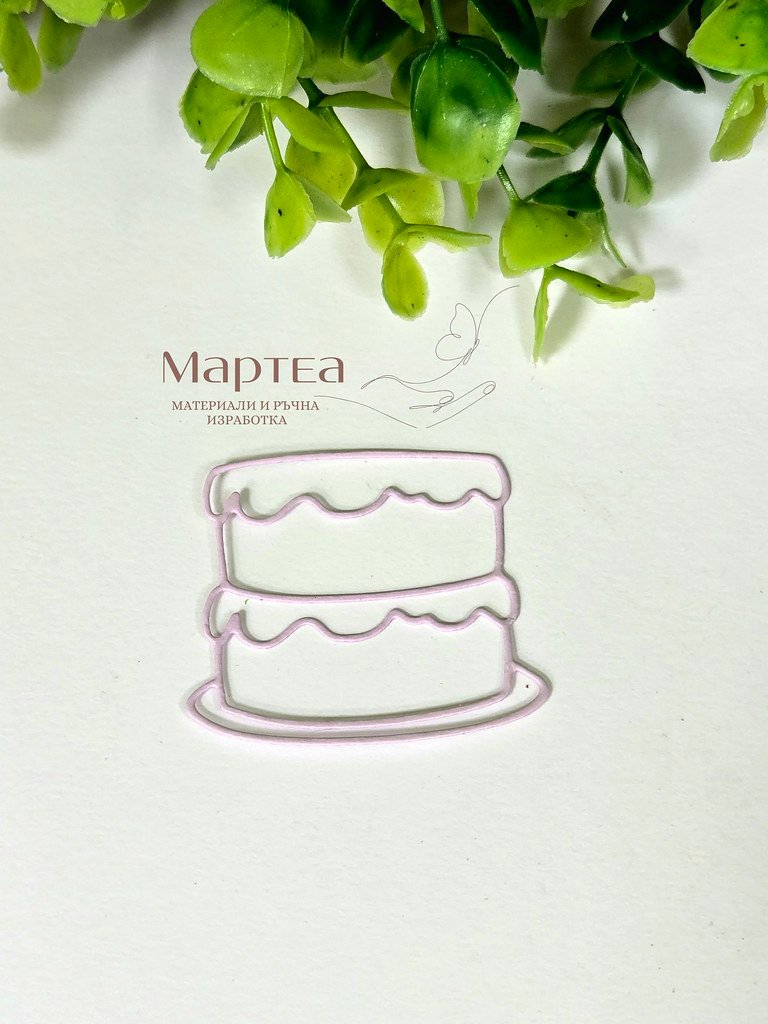 Декоративен картонен елемент във форма на торта