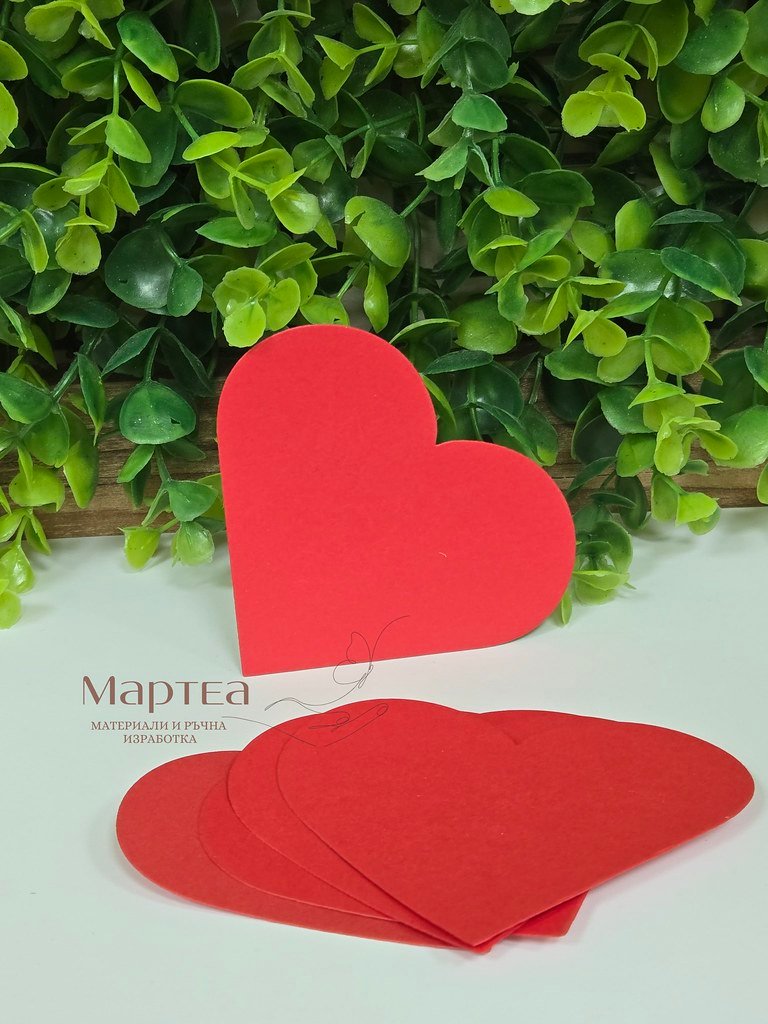 Декоративен картонен елемент във форма на сърце