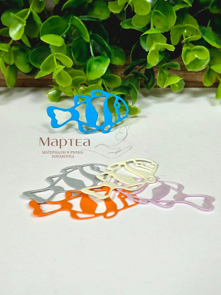 Декоративен картонен елемент във форма на рибки